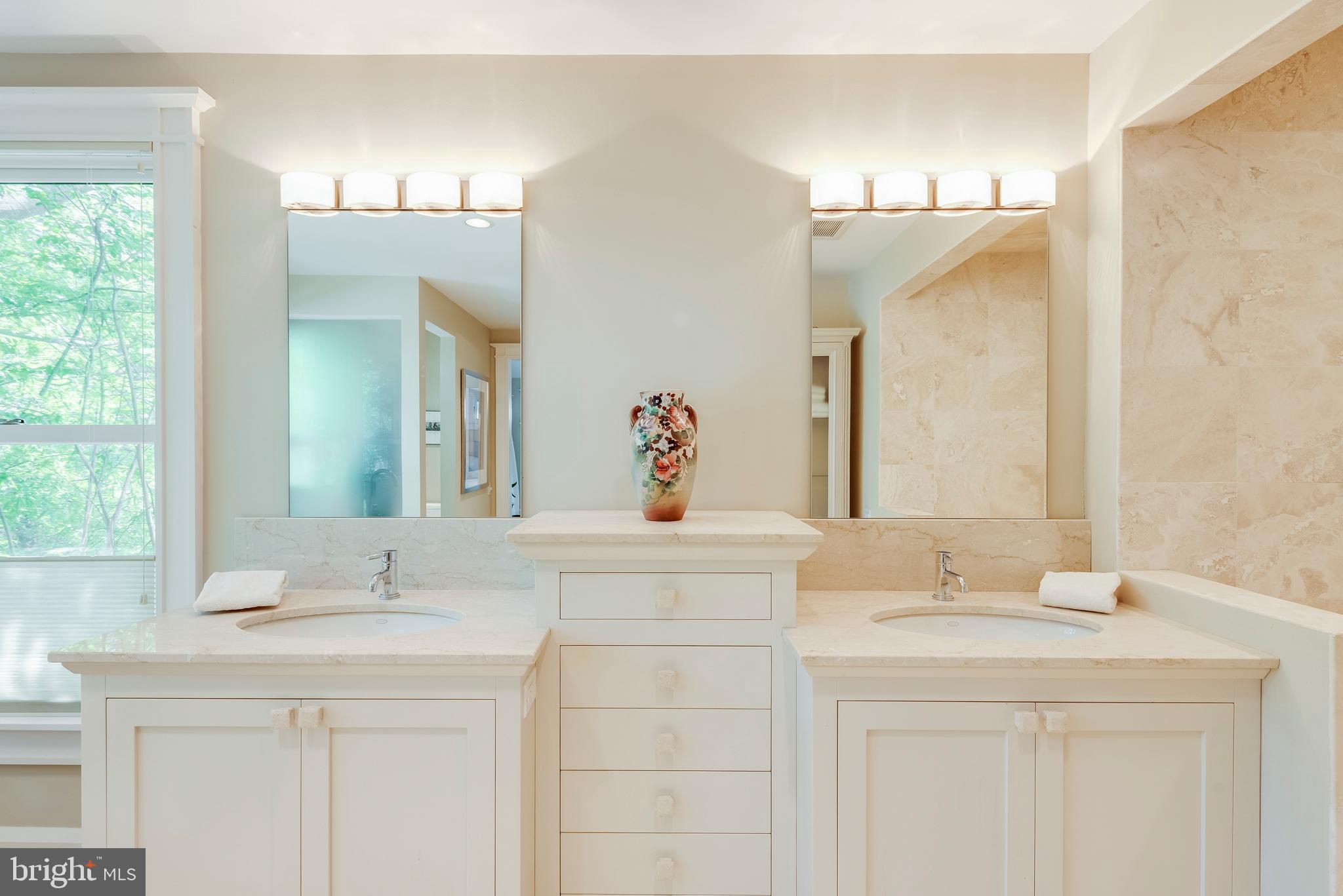 MURRAY HILL - Residential