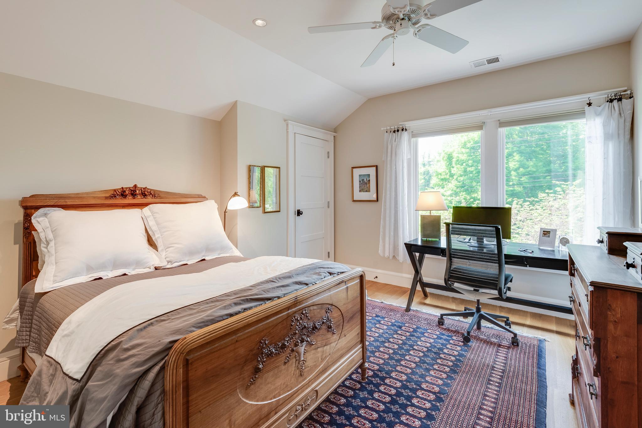 MURRAY HILL - Residential