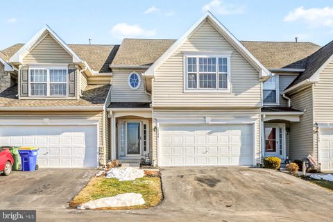 2255 W SLATER HILL LANE W 76 YORK PA 17406