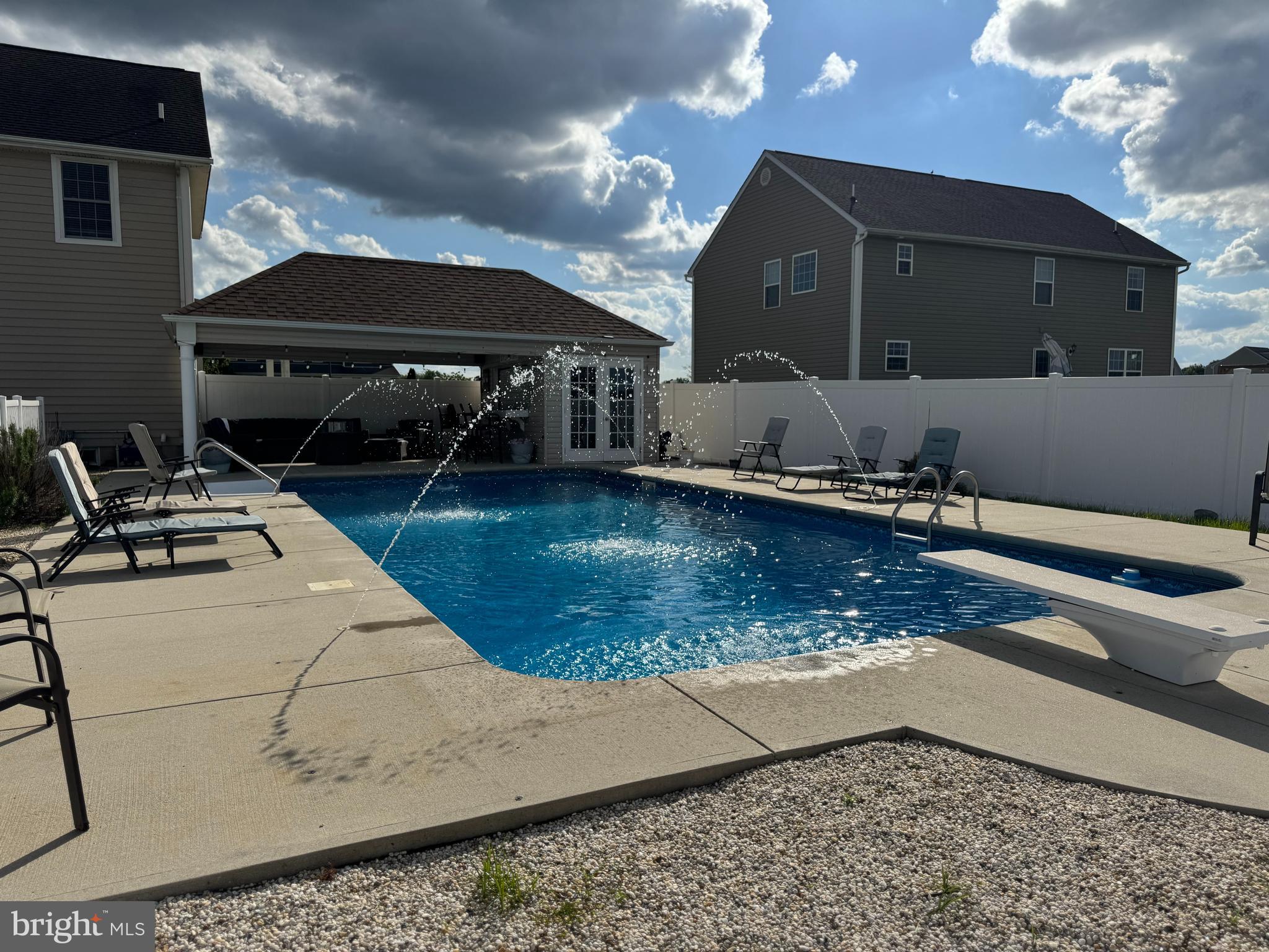 KNOLLAC ACRES - Residential