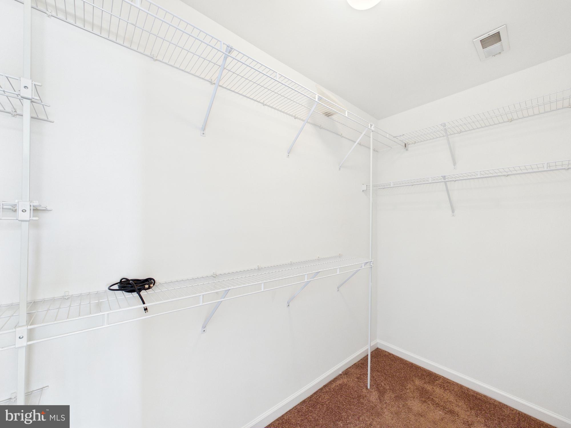 KNOLLAC ACRES - Residential