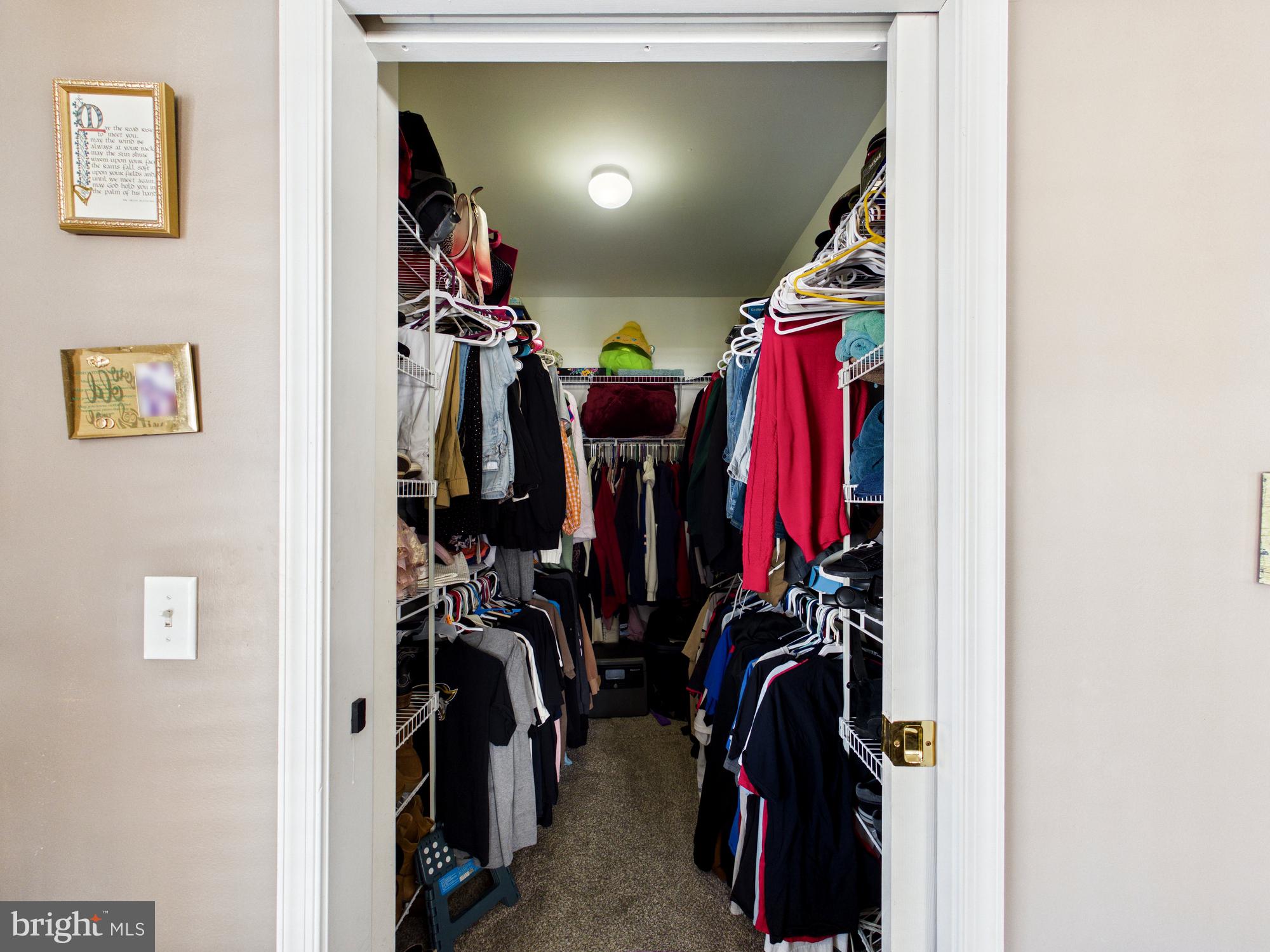 KNOLLAC ACRES - Residential