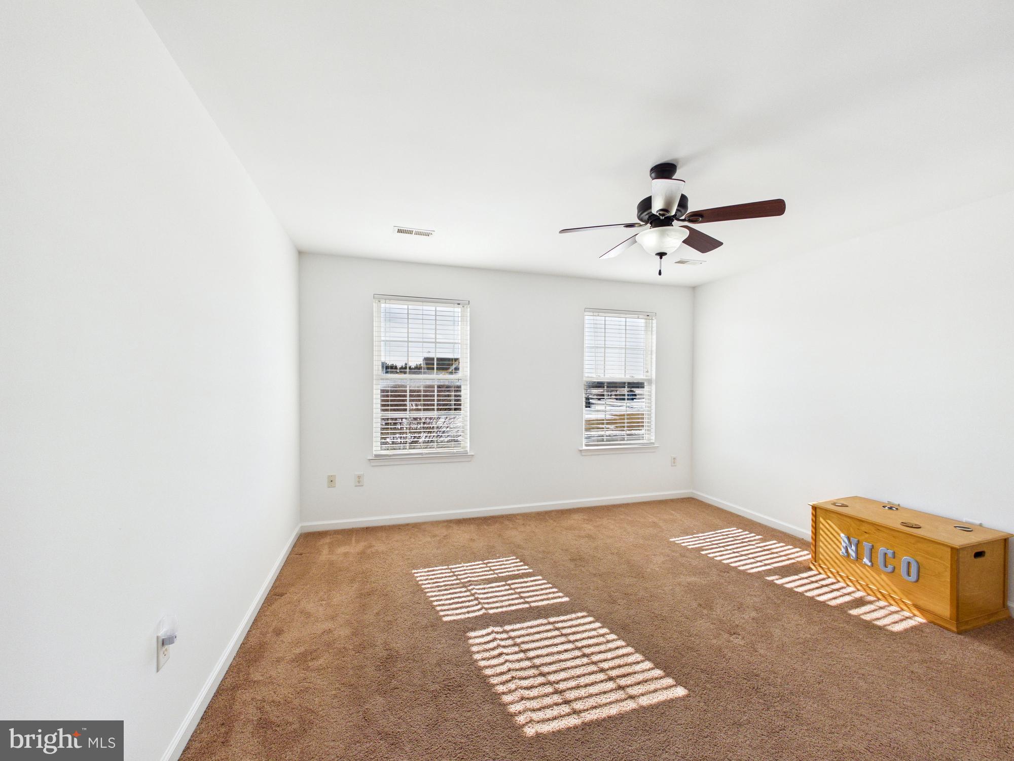 KNOLLAC ACRES - Residential