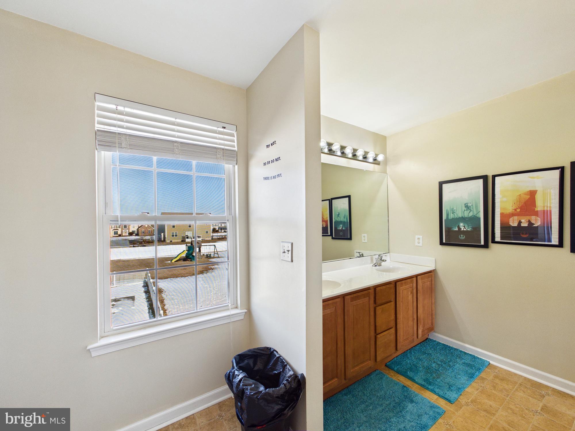 KNOLLAC ACRES - Residential