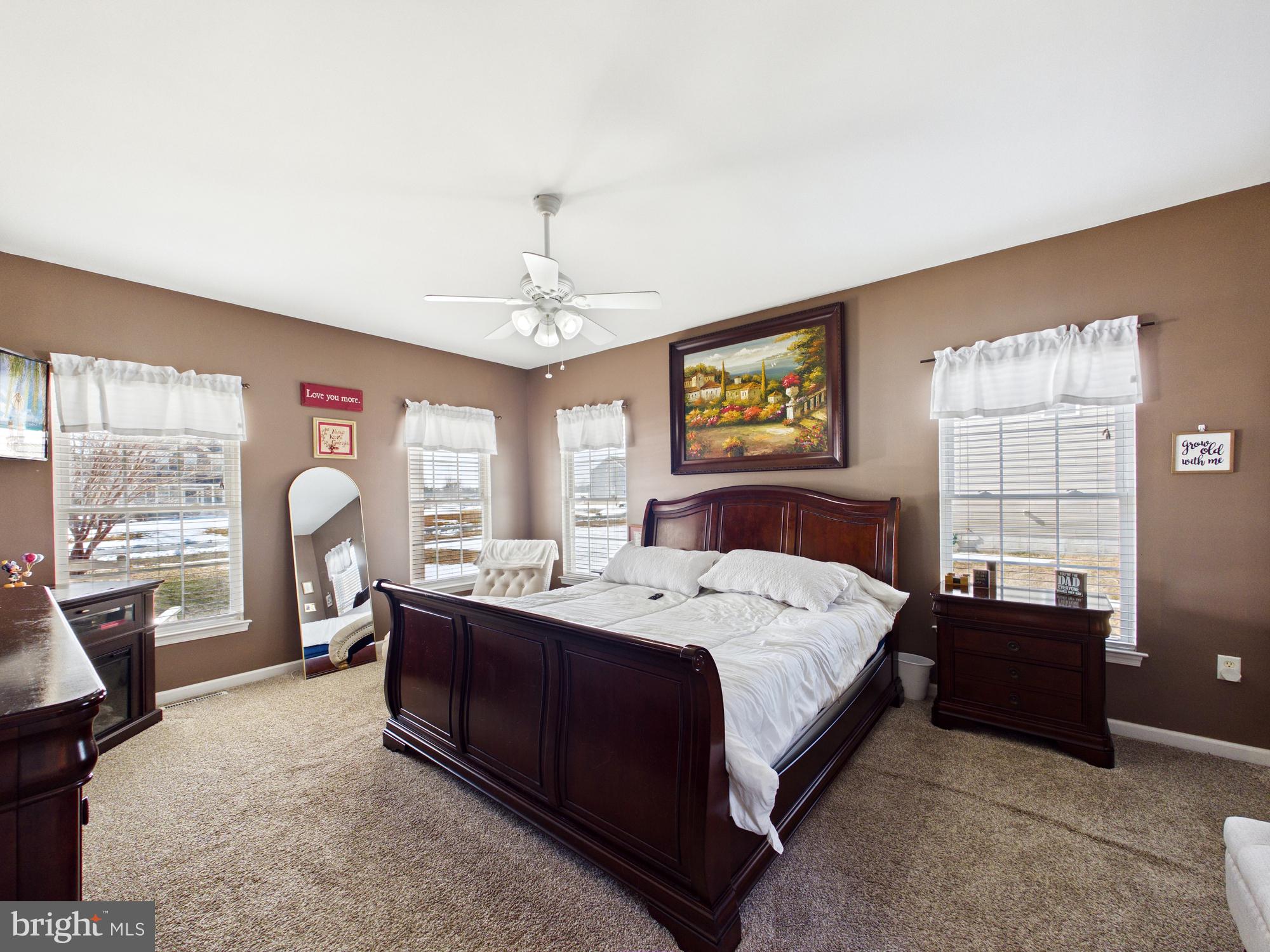 KNOLLAC ACRES - Residential