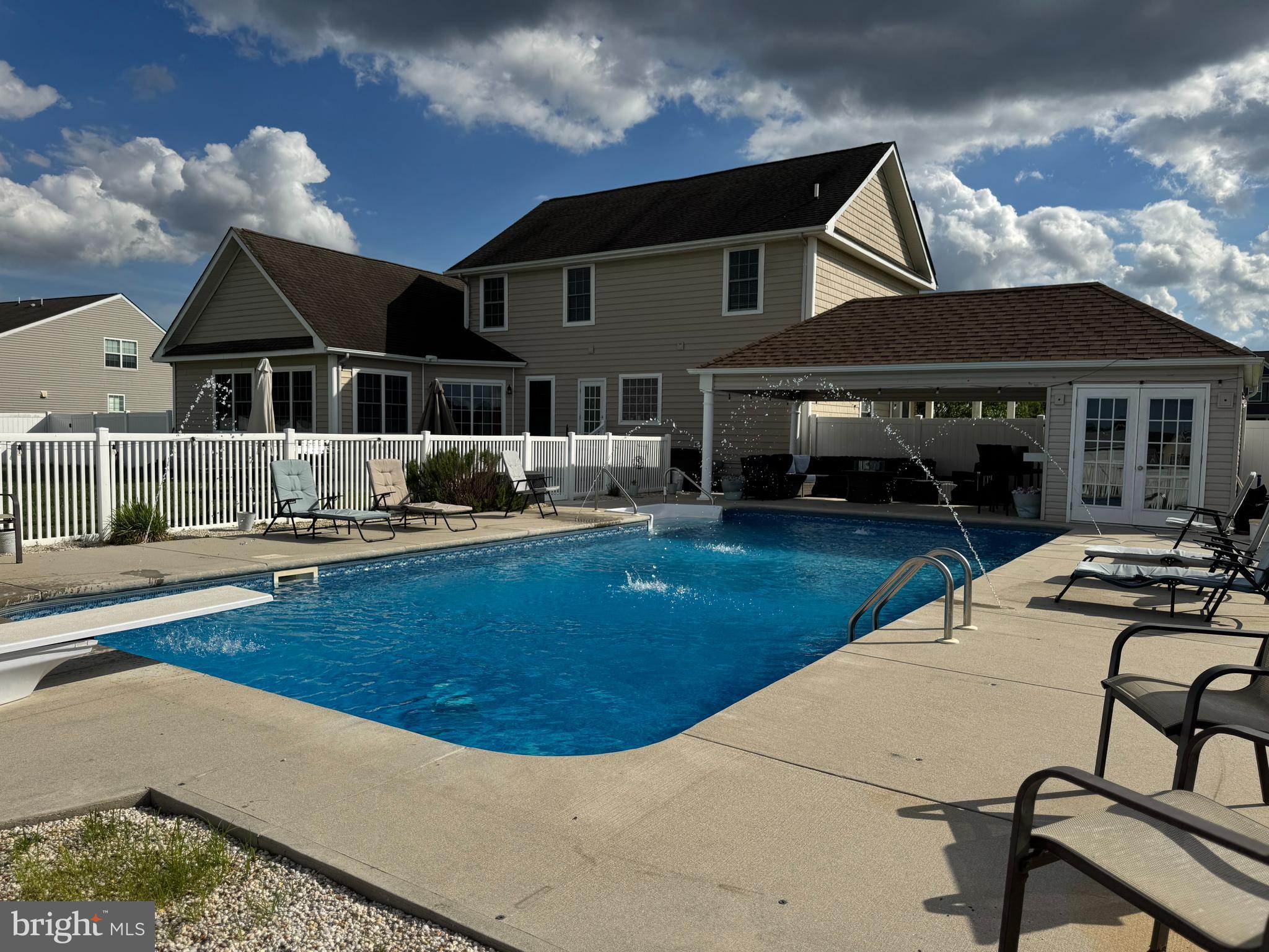 KNOLLAC ACRES - Residential