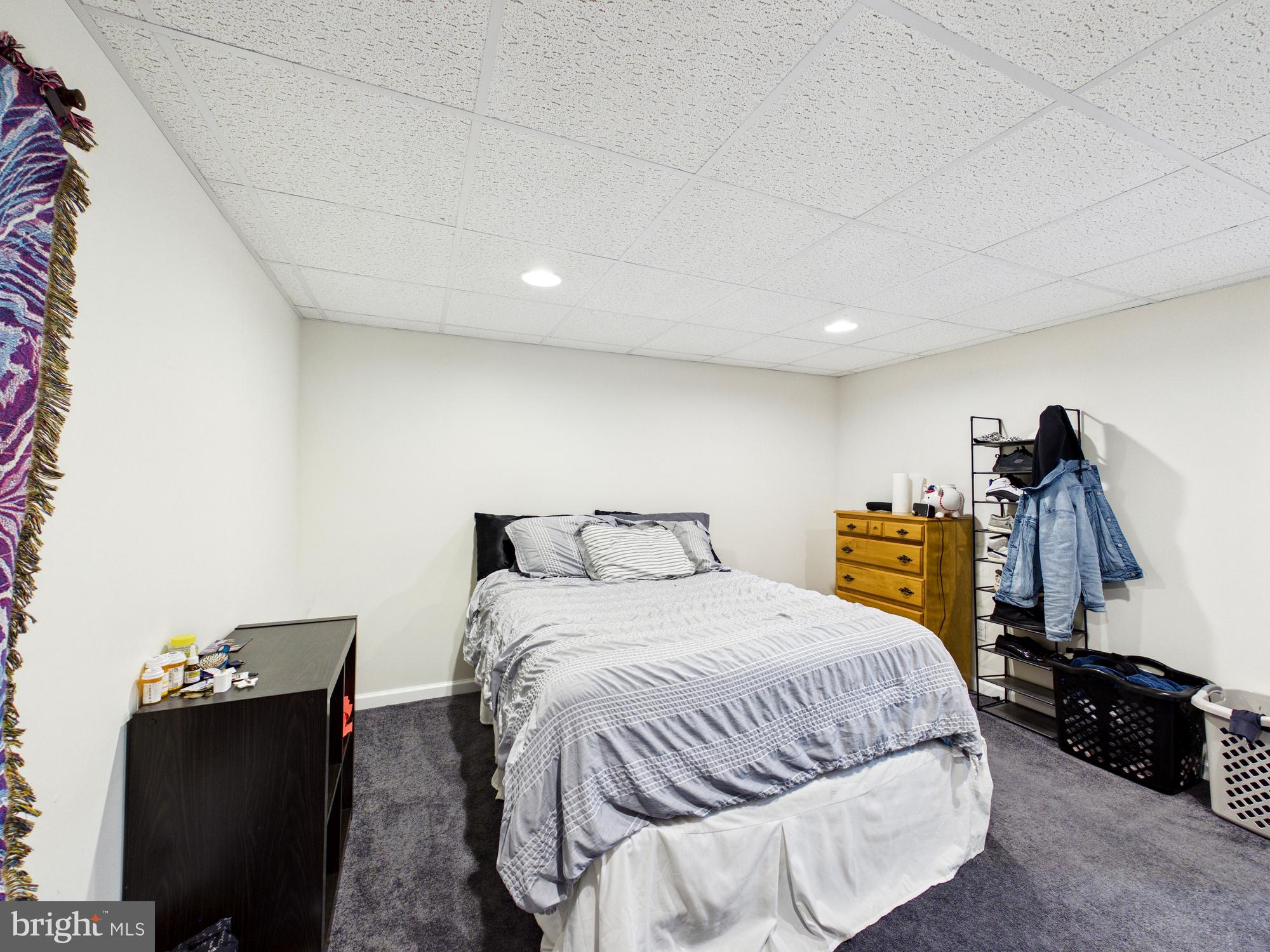 KNOLLAC ACRES - Residential