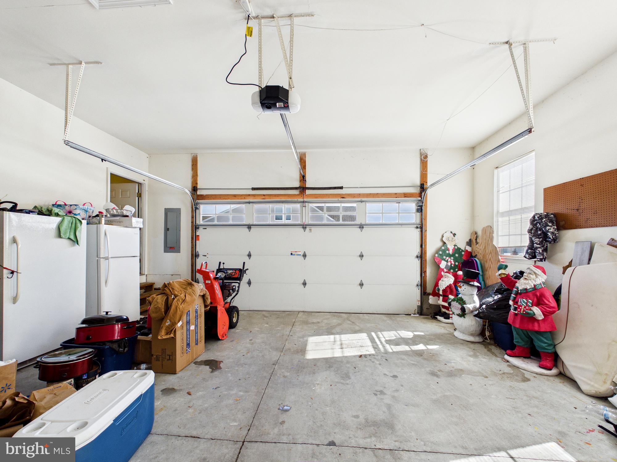 KNOLLAC ACRES - Residential