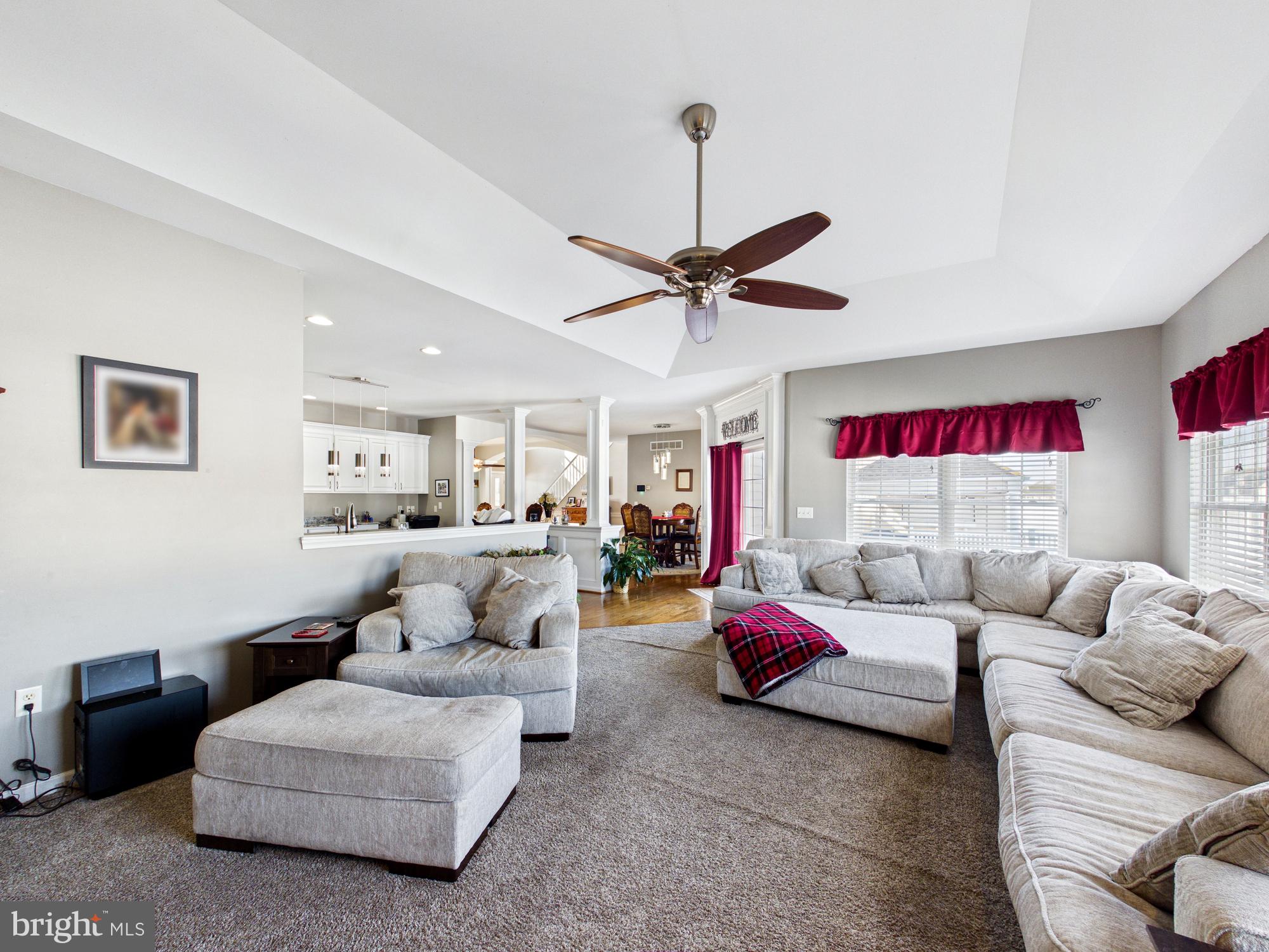 KNOLLAC ACRES - Residential