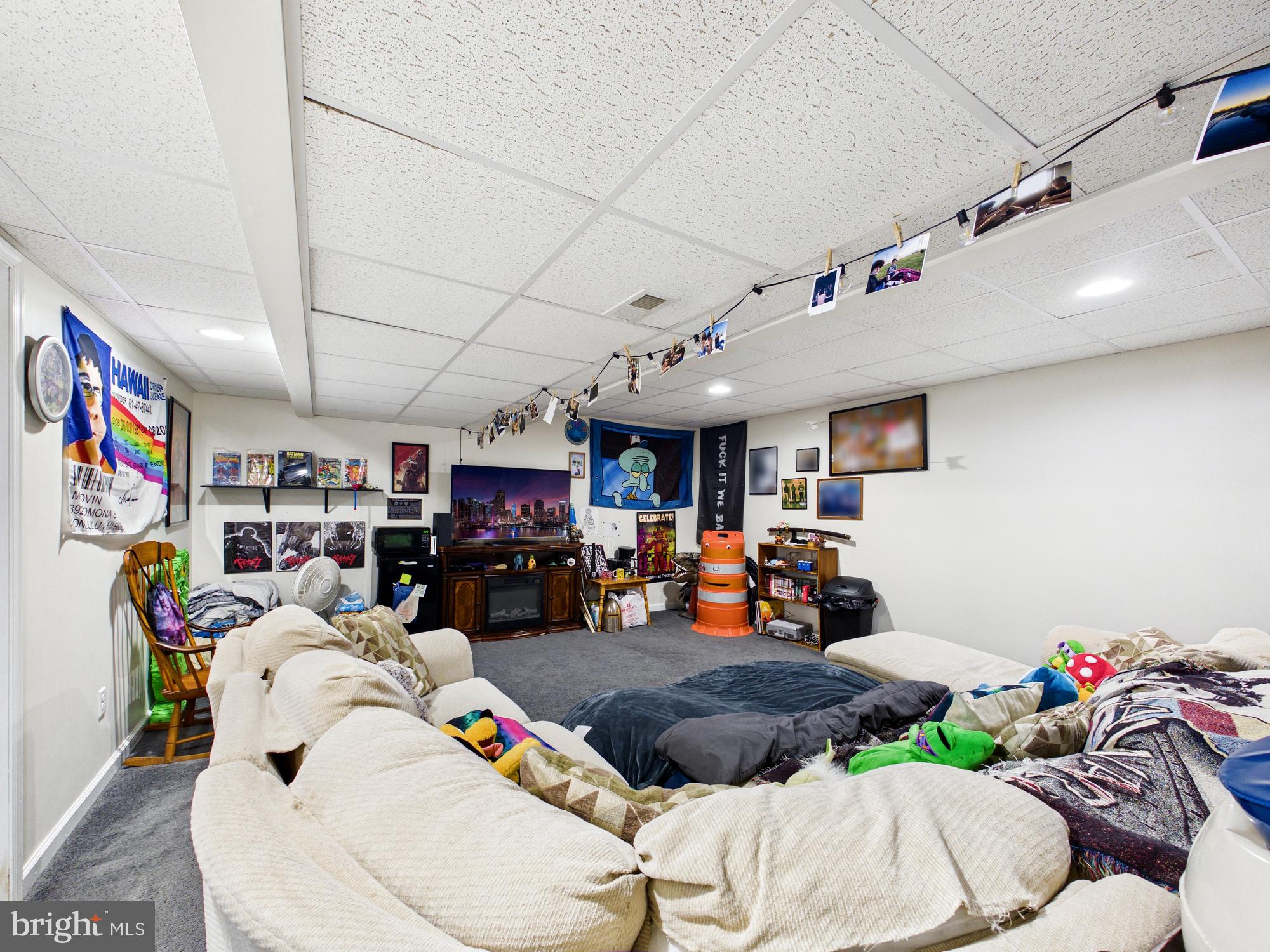 KNOLLAC ACRES - Residential