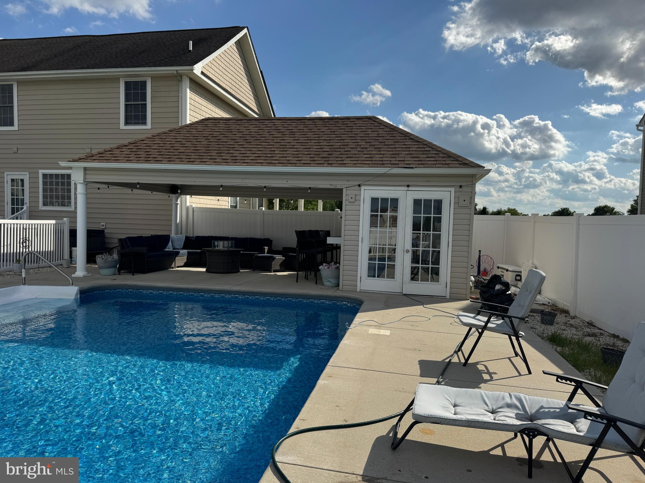 KNOLLAC ACRES - Residential