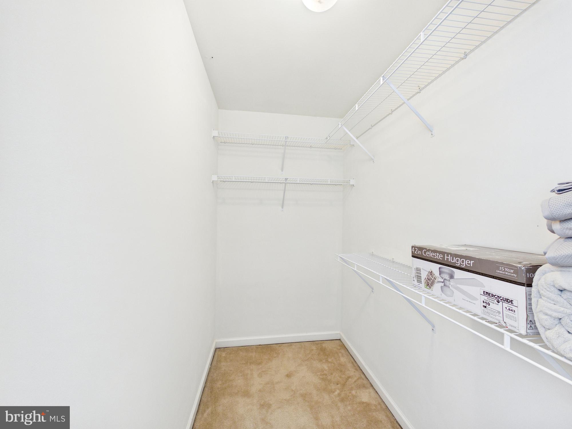 KNOLLAC ACRES - Residential