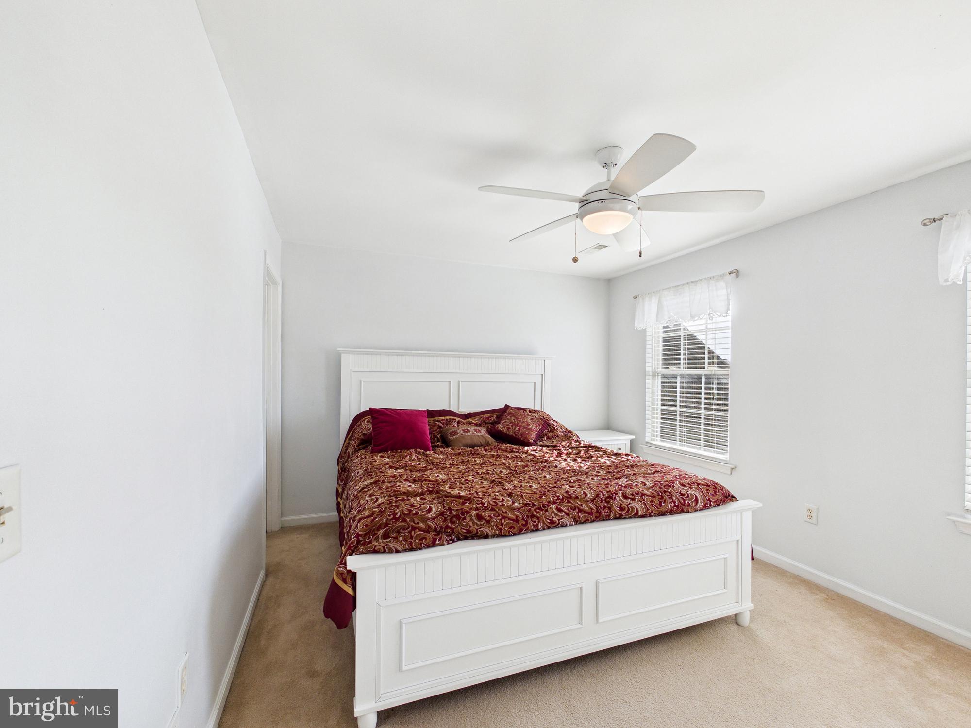 KNOLLAC ACRES - Residential