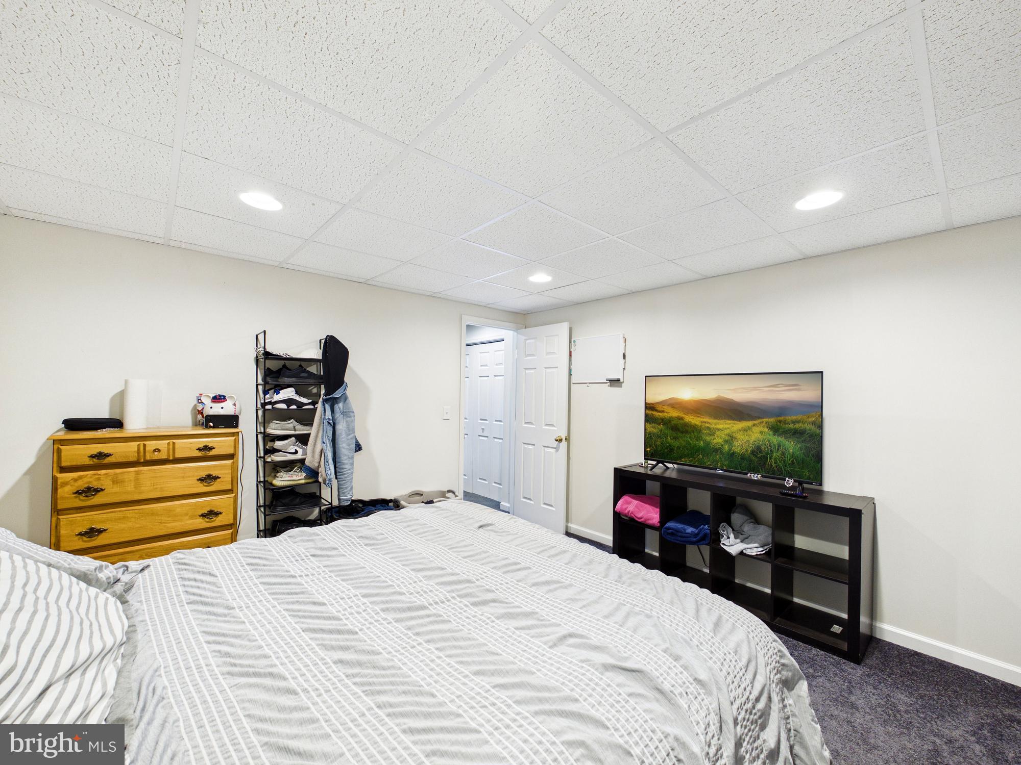 KNOLLAC ACRES - Residential