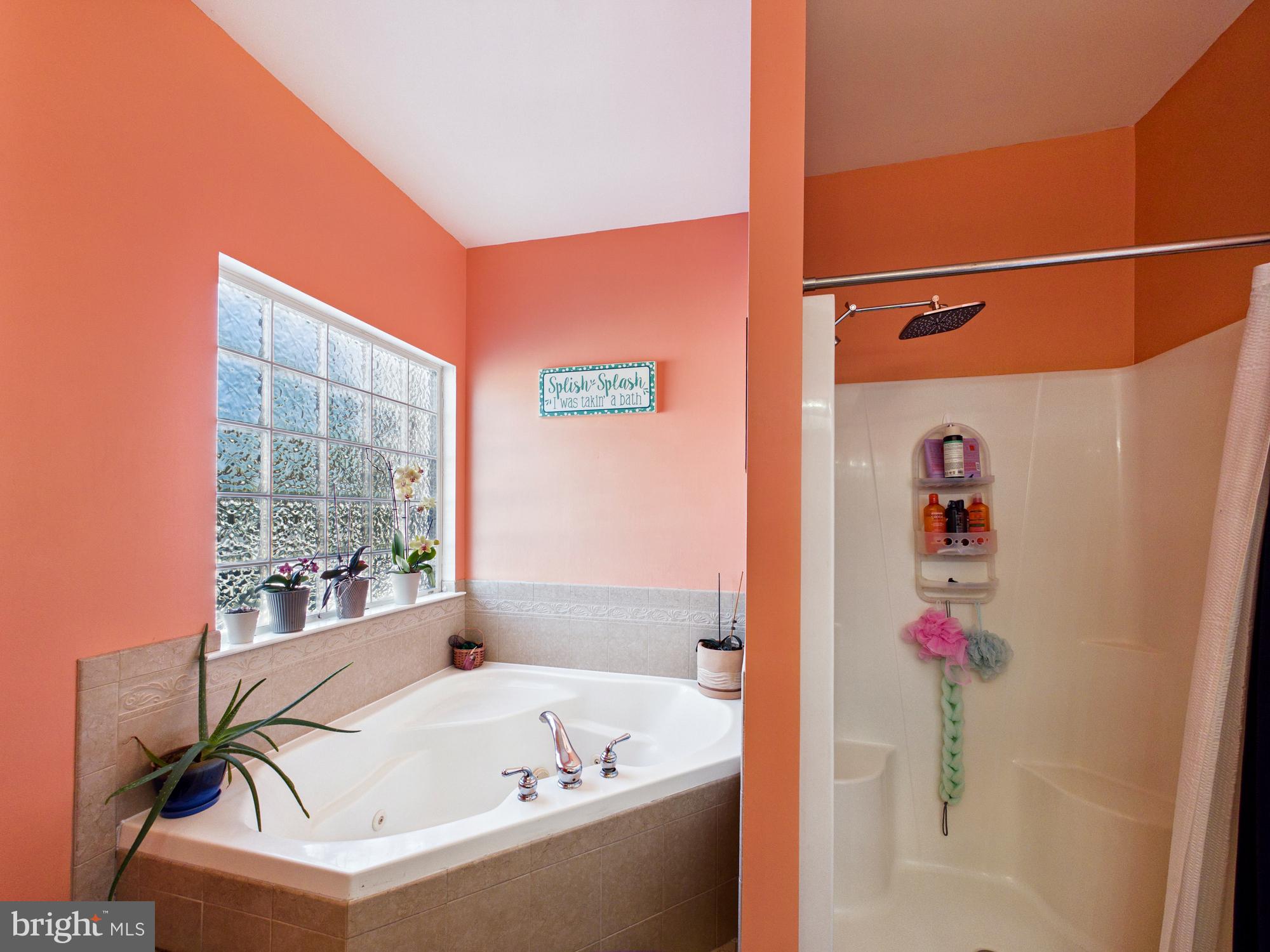 KNOLLAC ACRES - Residential