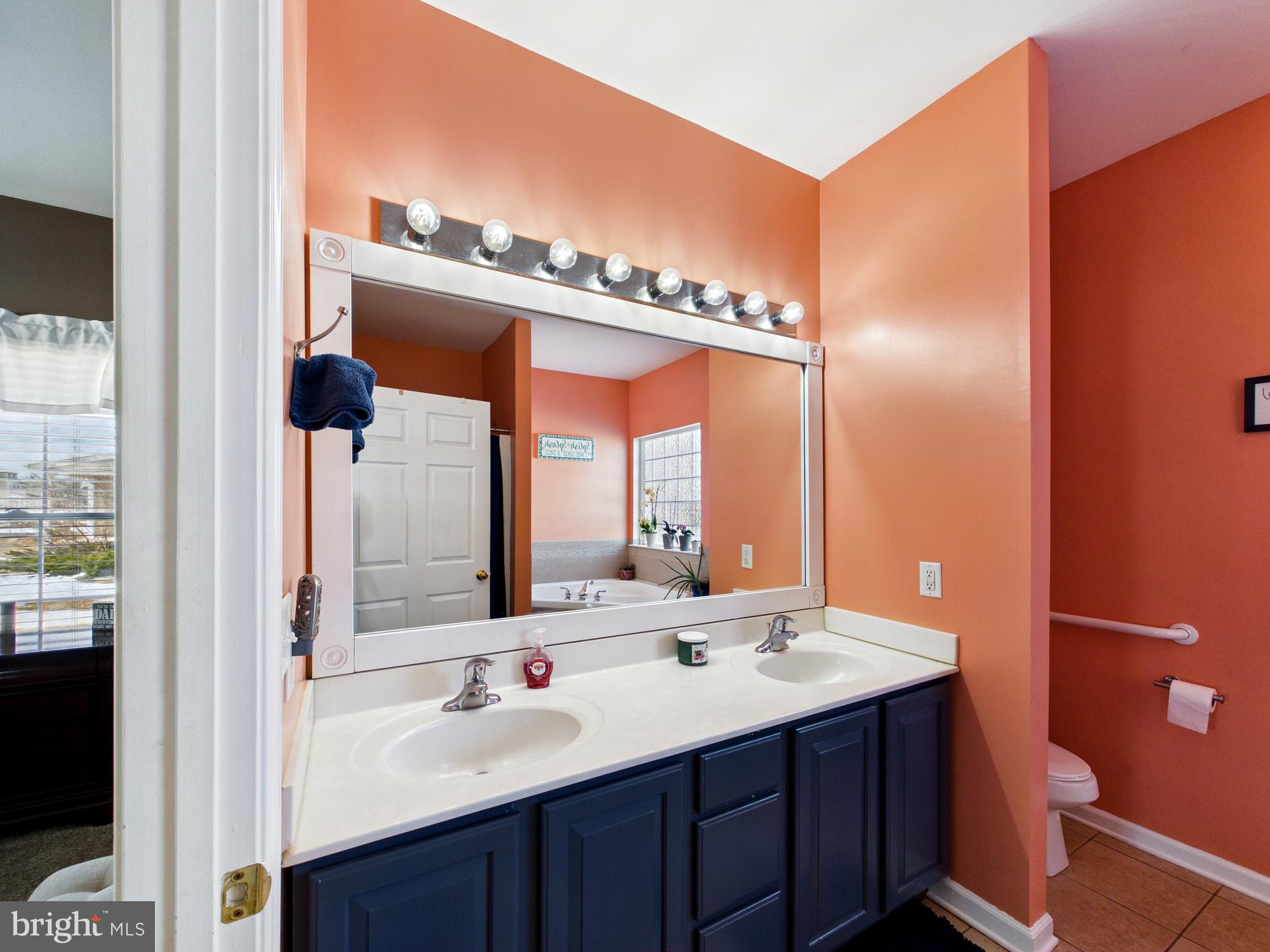 KNOLLAC ACRES - Residential