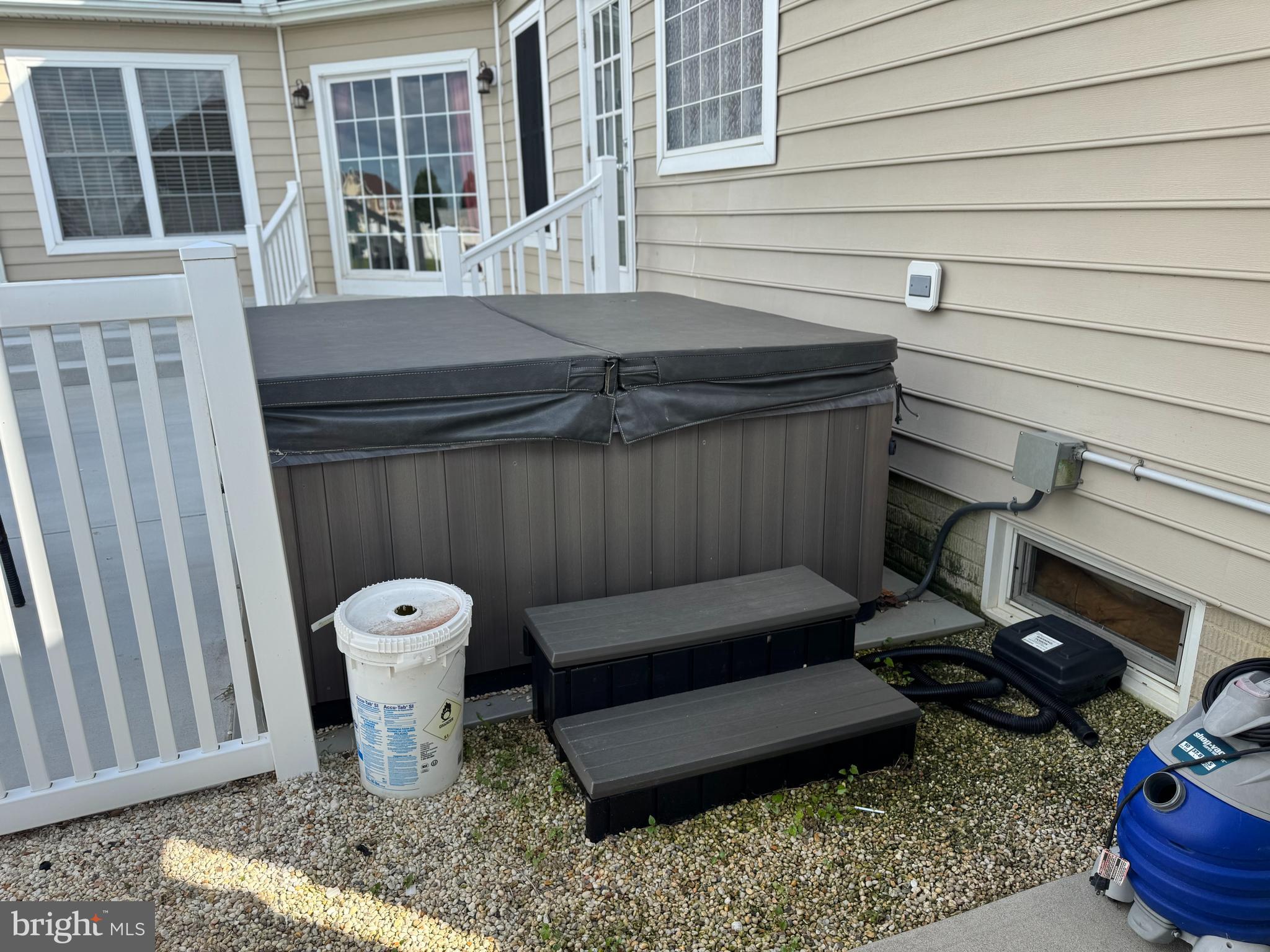 KNOLLAC ACRES - Residential