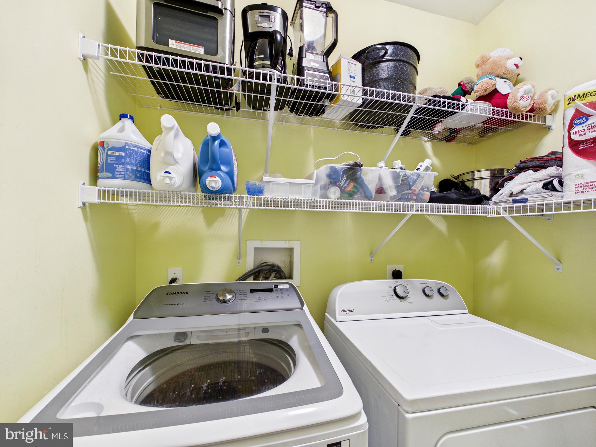 KNOLLAC ACRES - Residential