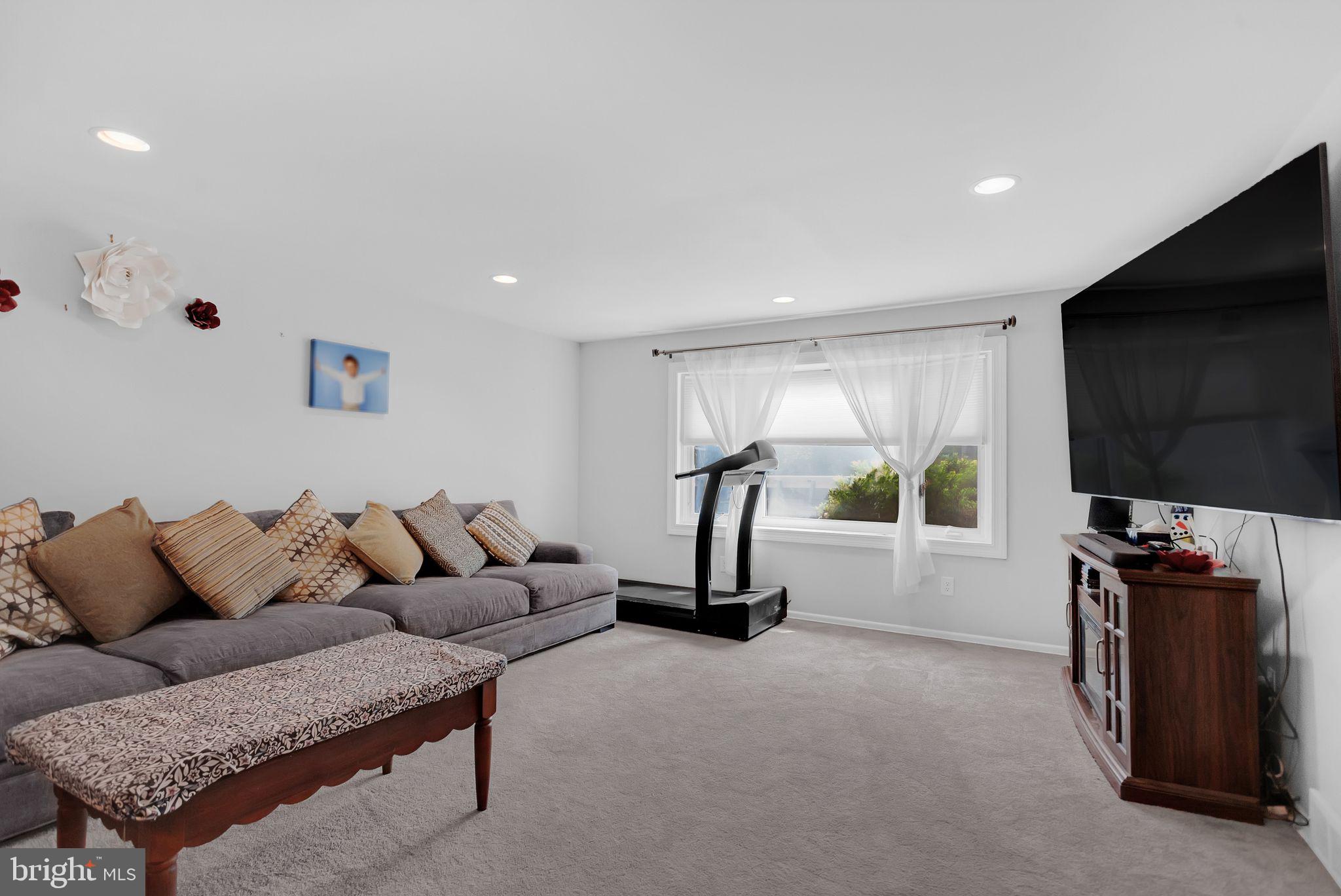 CENTER SQ GREEN - Residential