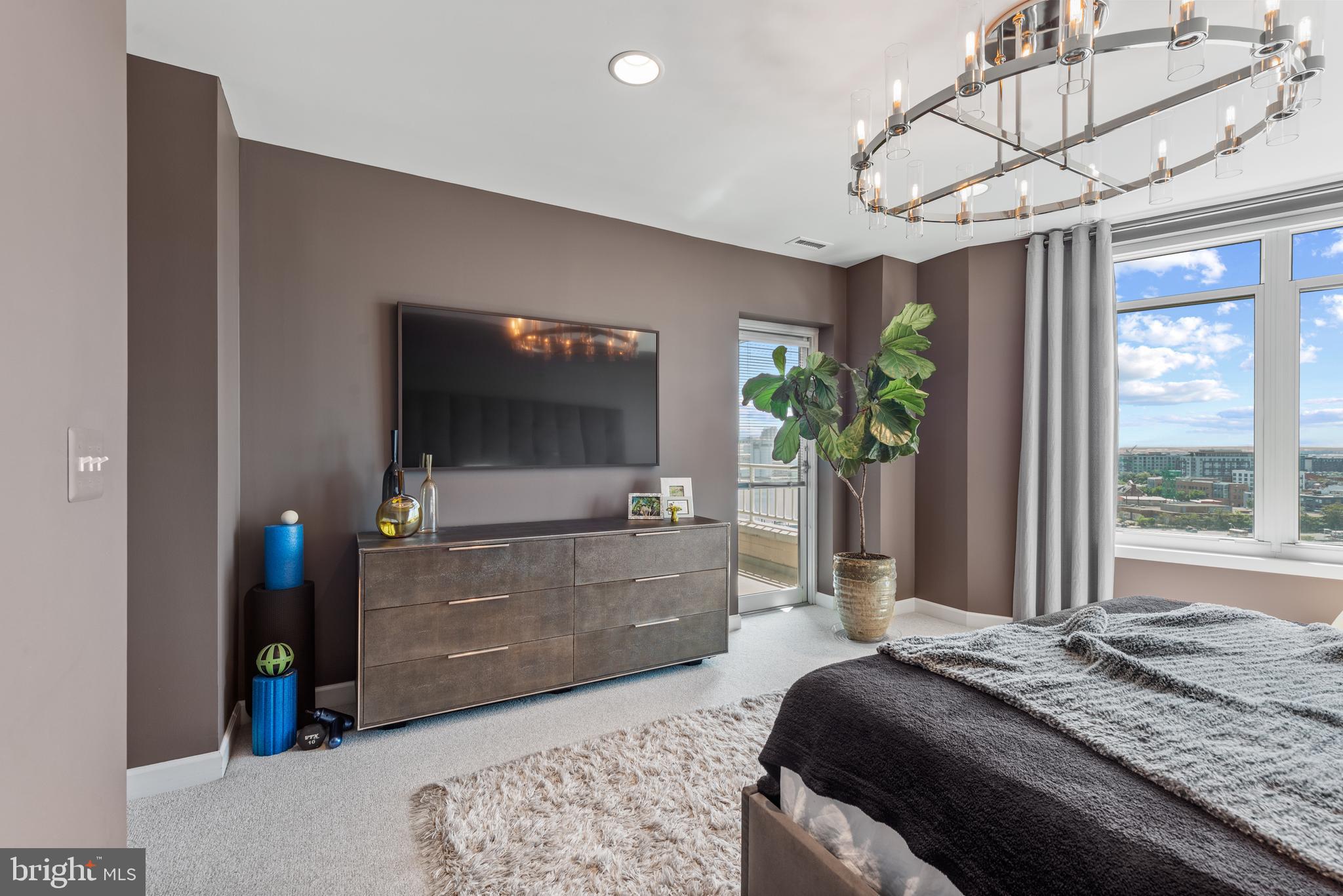 HARBORVIEW TOWERS - Residential Lease