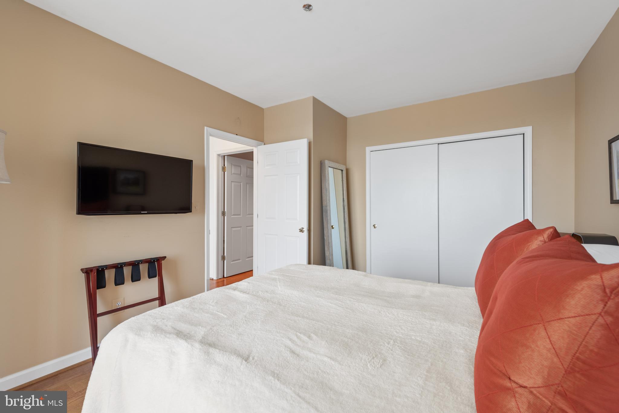 HARBORVIEW TOWERS - Residential Lease