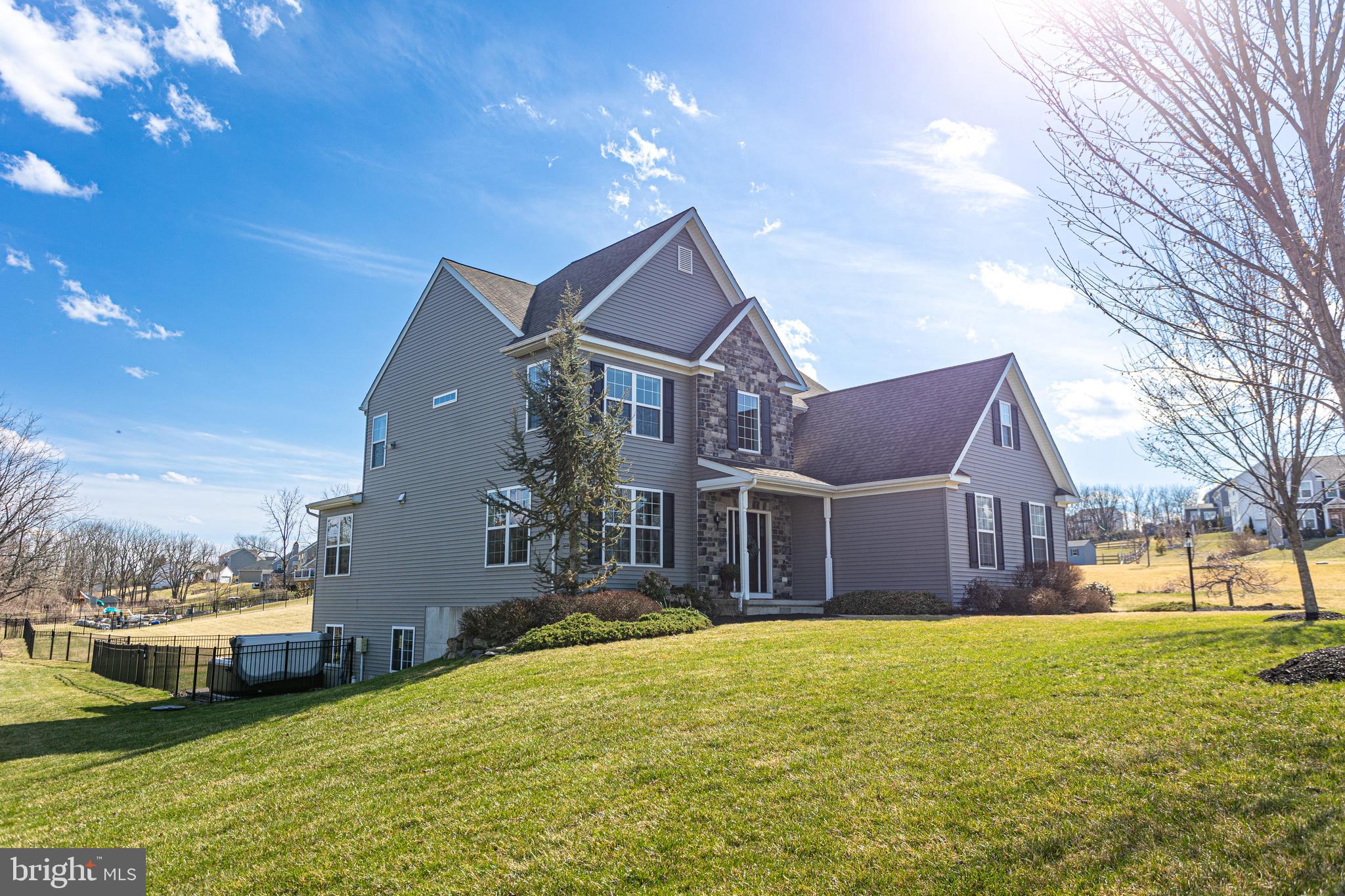 33 DOCWILL DRIVE