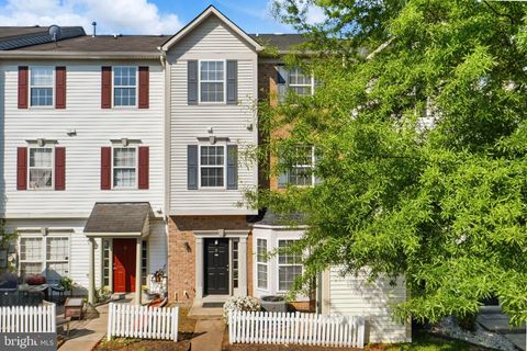 Photo of 2002 Bell Point Court, ODENTON, MD 21113 (MLS # MDAA2143366)