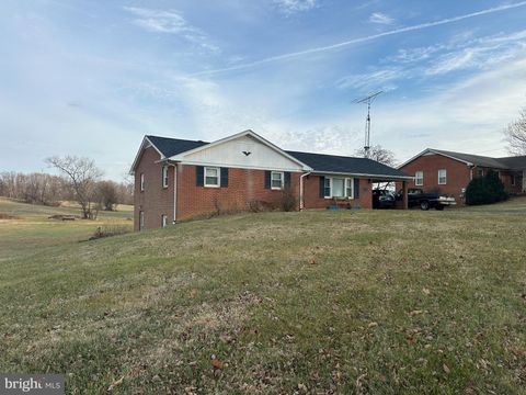 Homes For Sale - 490 Kindig Road<br/> WAYNESBORO, VA 22980