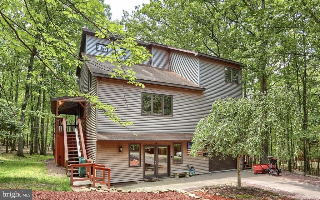 Photo of 208 Owego Drive, HAZLETON, PA 18202 (MLS # PALU2002808)