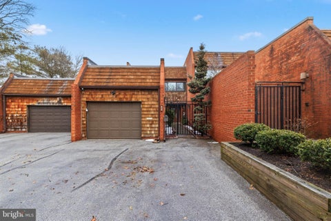 Townhouse For Sale - 410 Old Crossing Drive<br/> BALTIMORE, MD 21208
