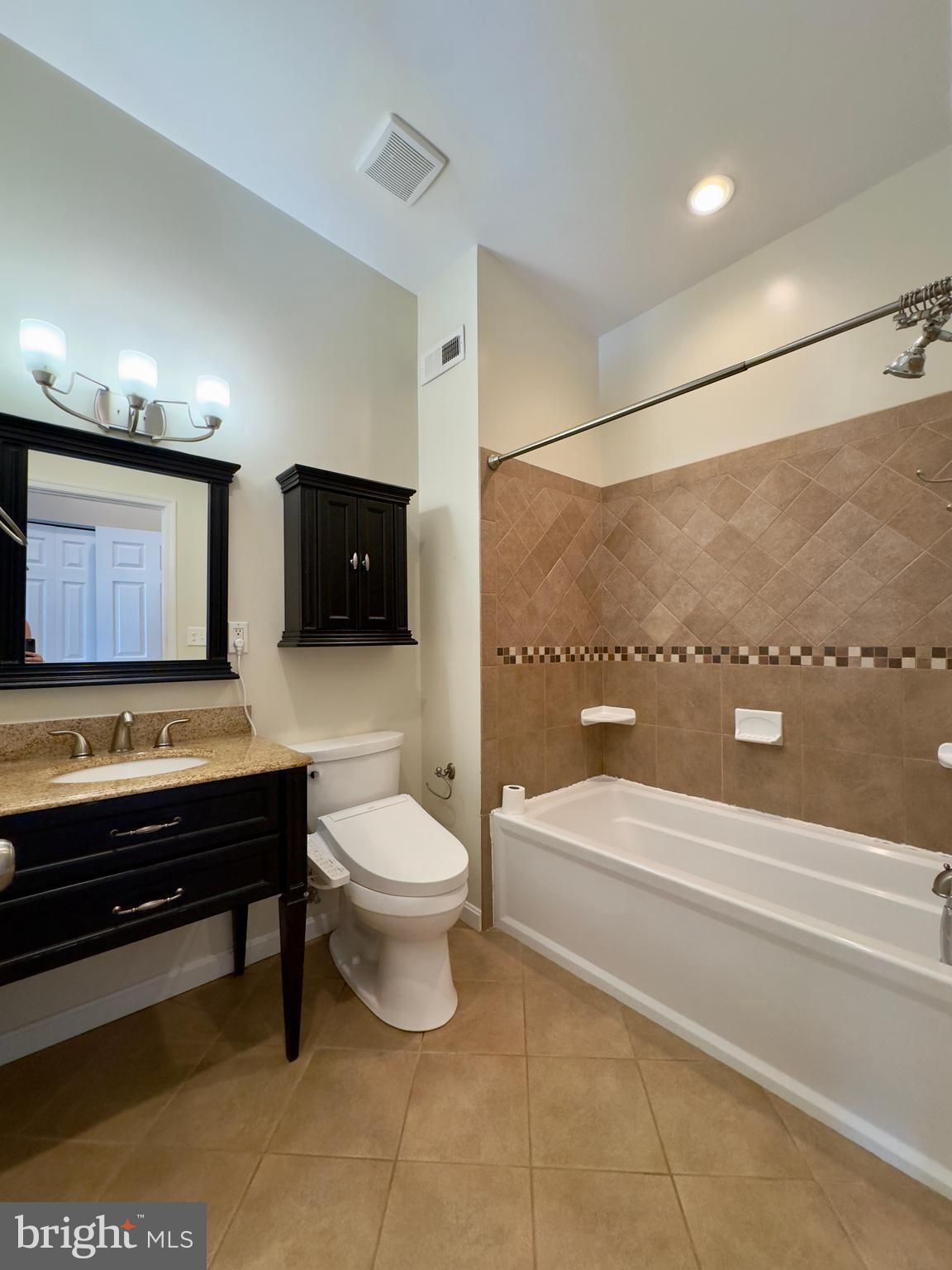 HIGHLANDTOWN - Residential Lease