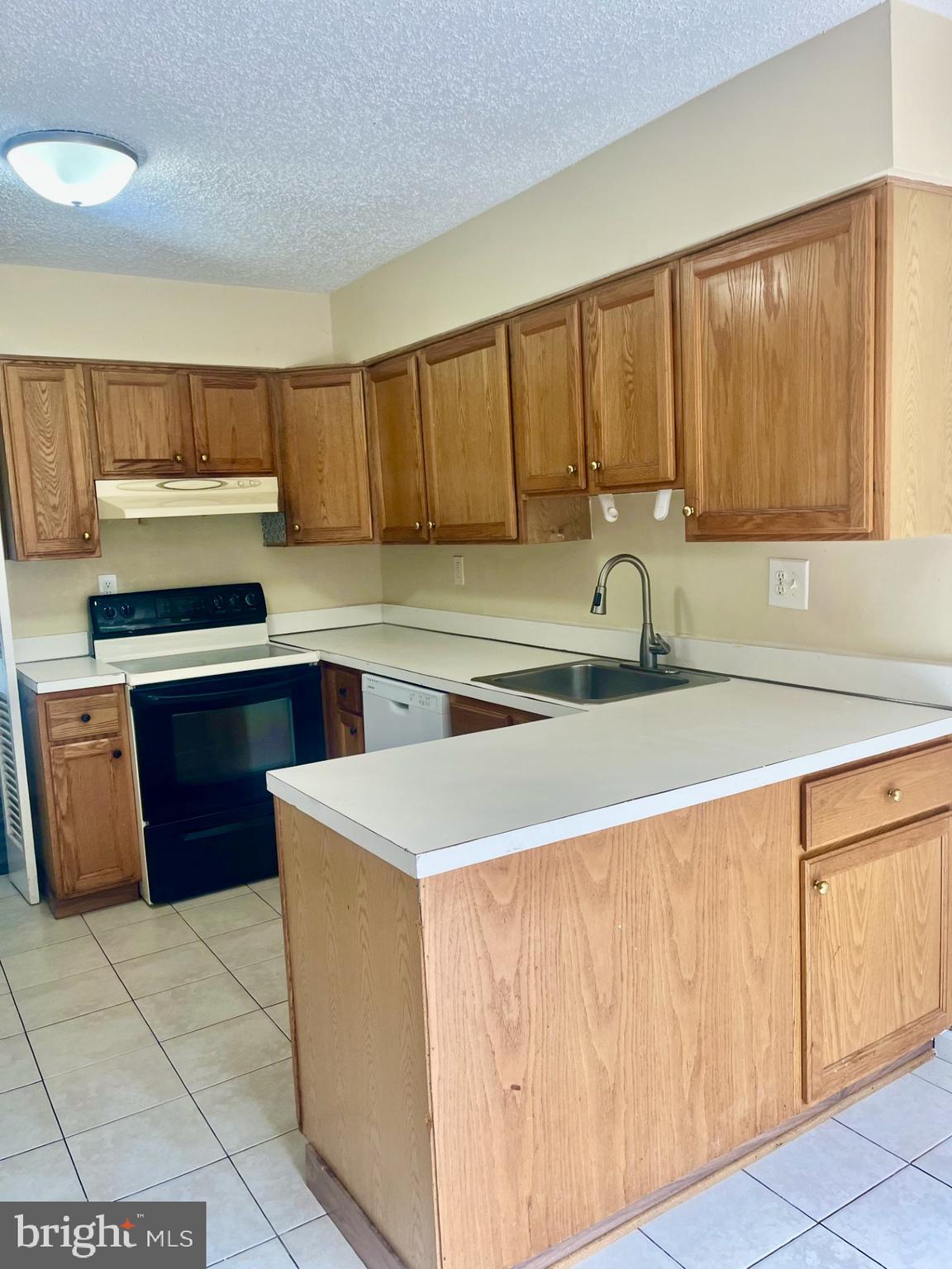 SOUTHGATE SQUARE CLUSTER - Residential Lease