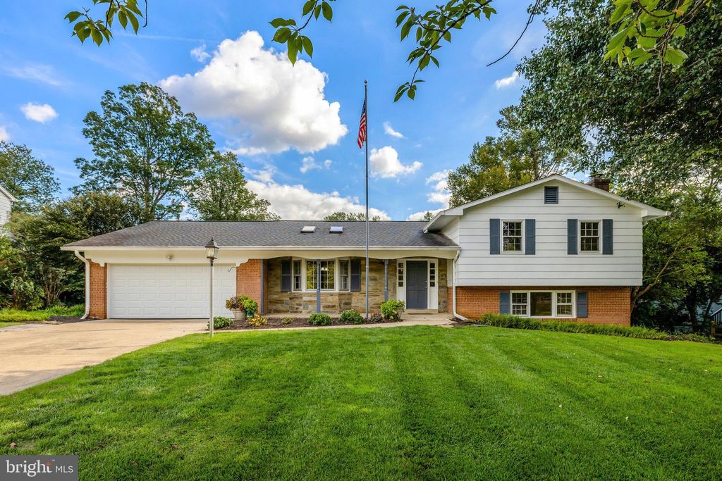 Photo of 2525 Lakevale Drive, VIENNA, VA 22181 (MLS # VAFX2241940)