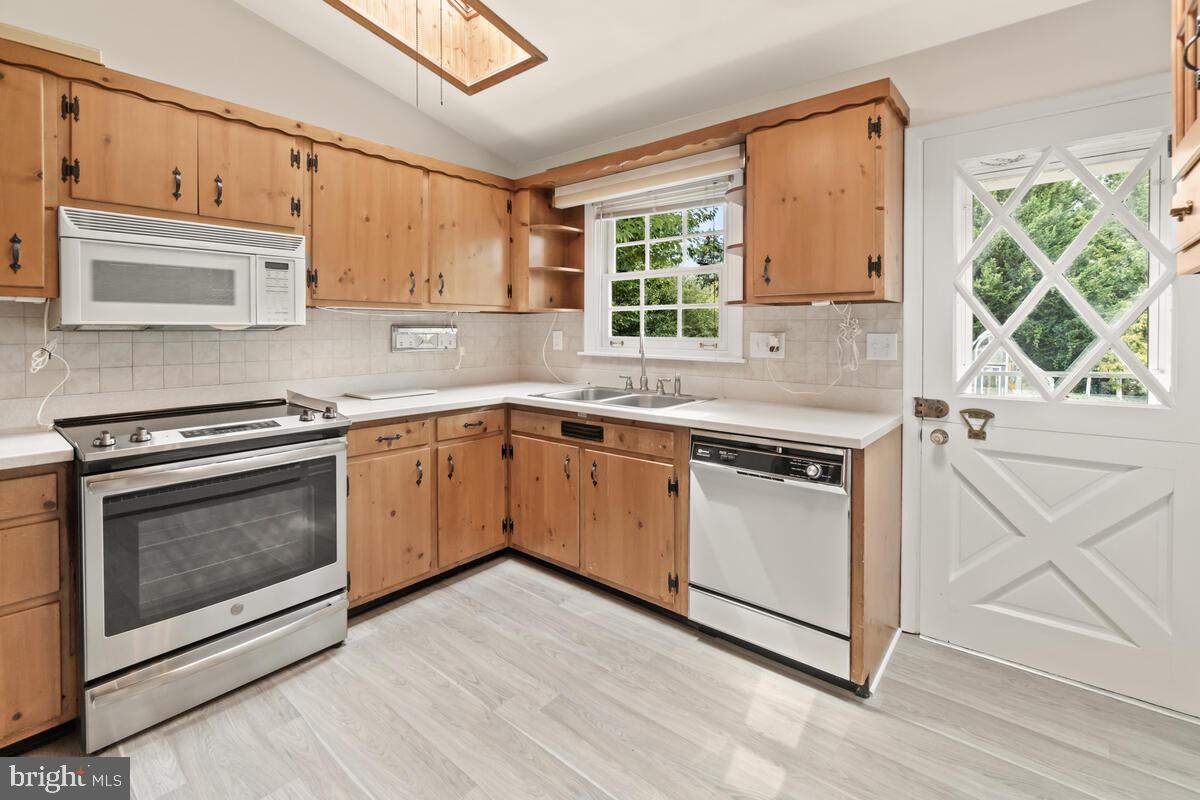 BROADVIEW ACRES - Residential