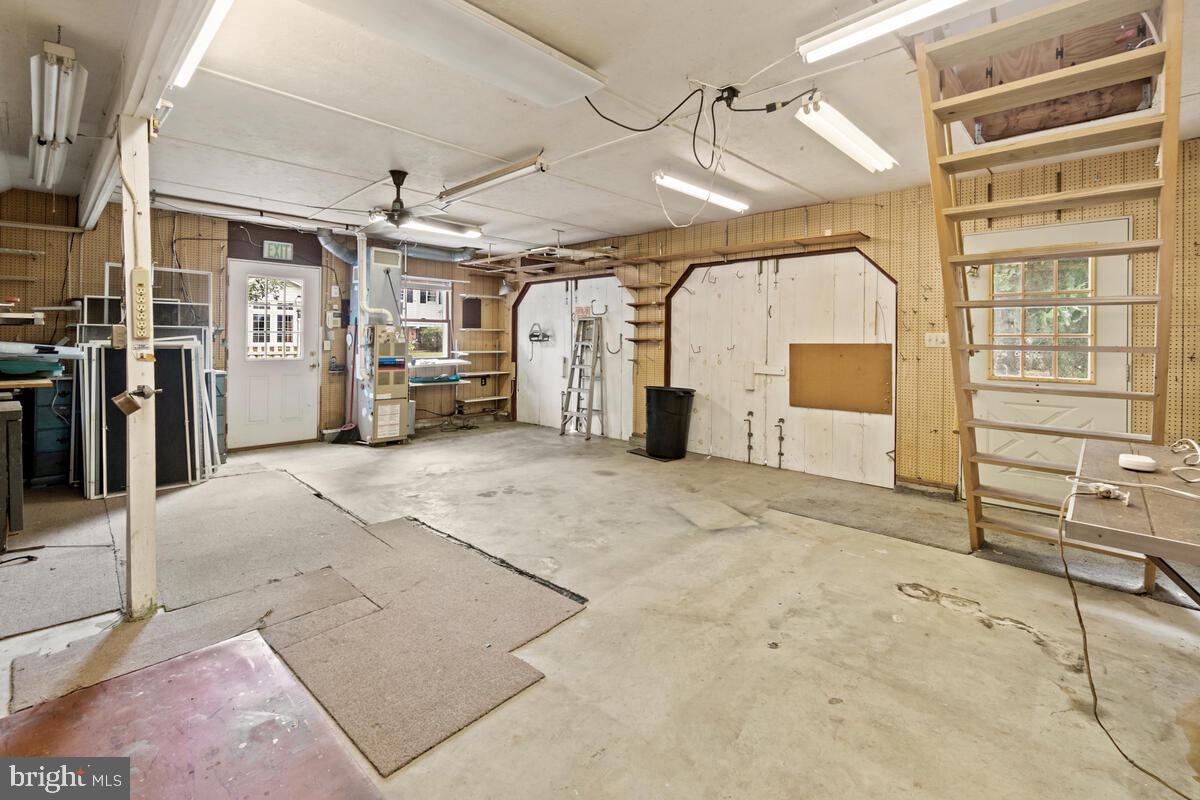 BROADVIEW ACRES - Residential