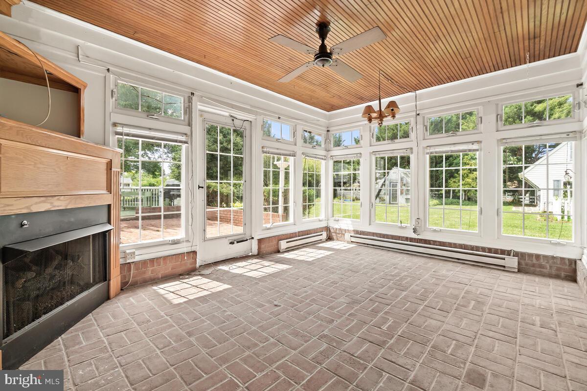 BROADVIEW ACRES - Residential