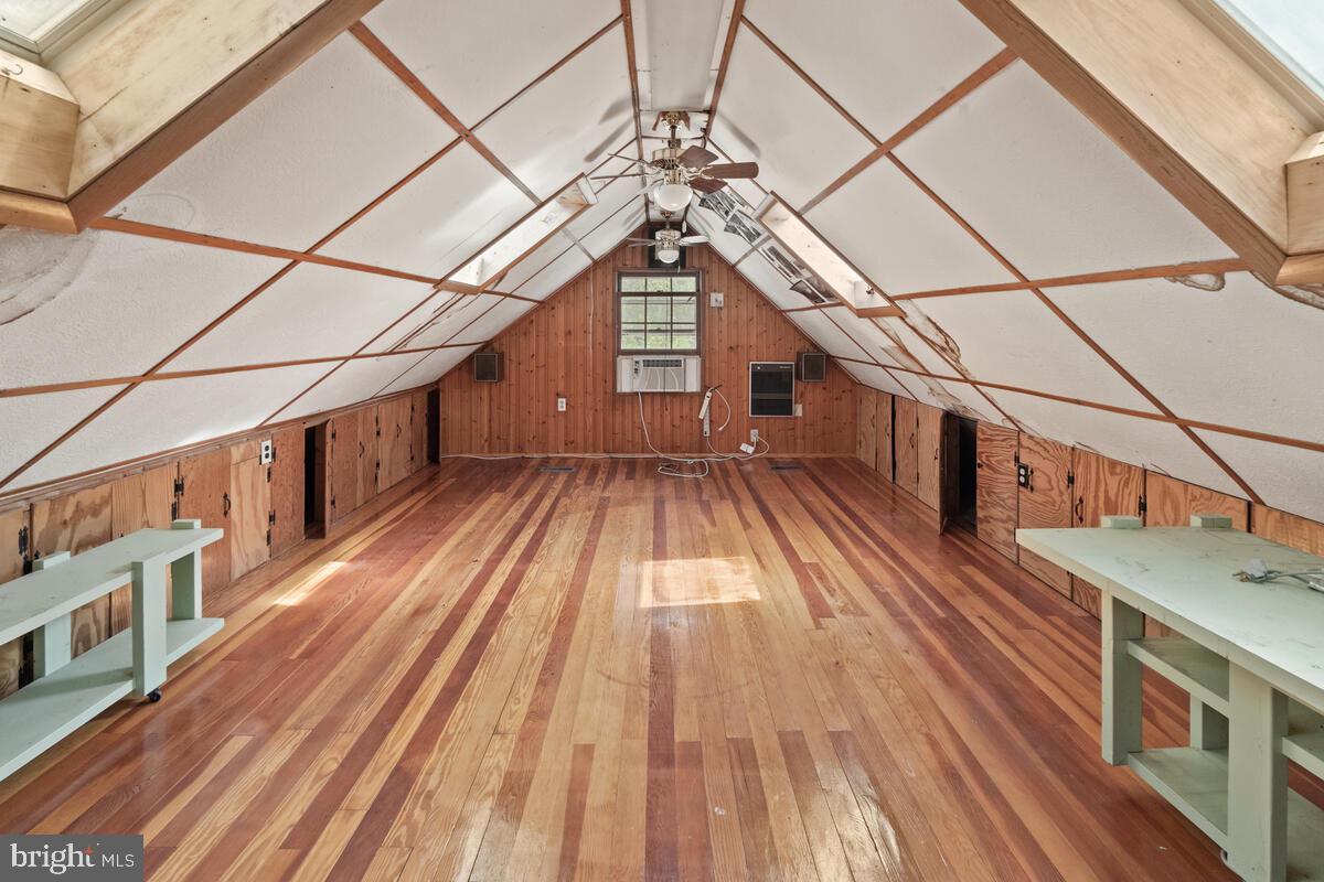 BROADVIEW ACRES - Residential