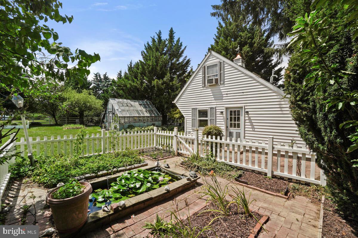 BROADVIEW ACRES - Residential