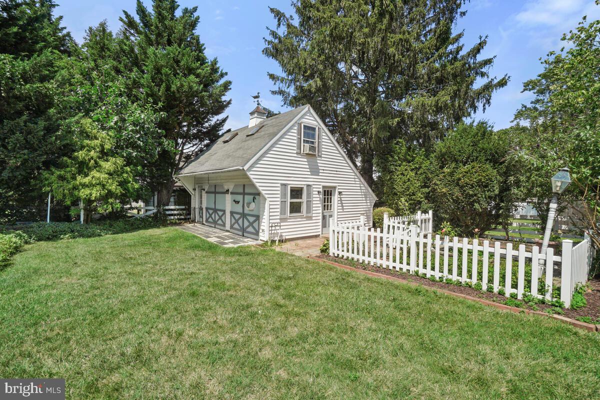 BROADVIEW ACRES - Residential