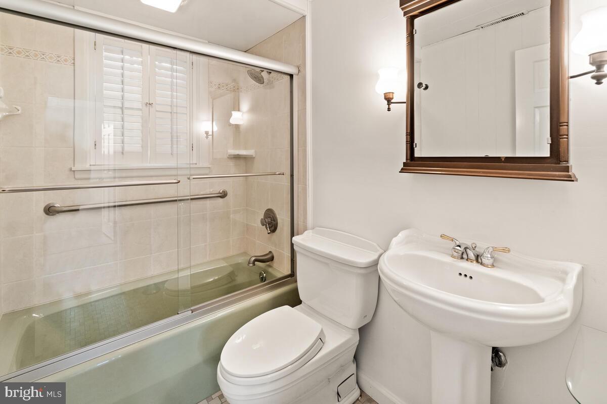 BROADVIEW ACRES - Residential