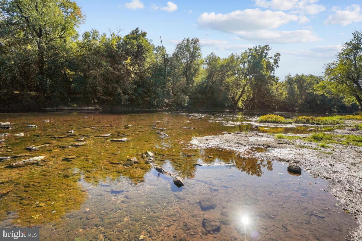 BROADVIEW ACRES - Residential