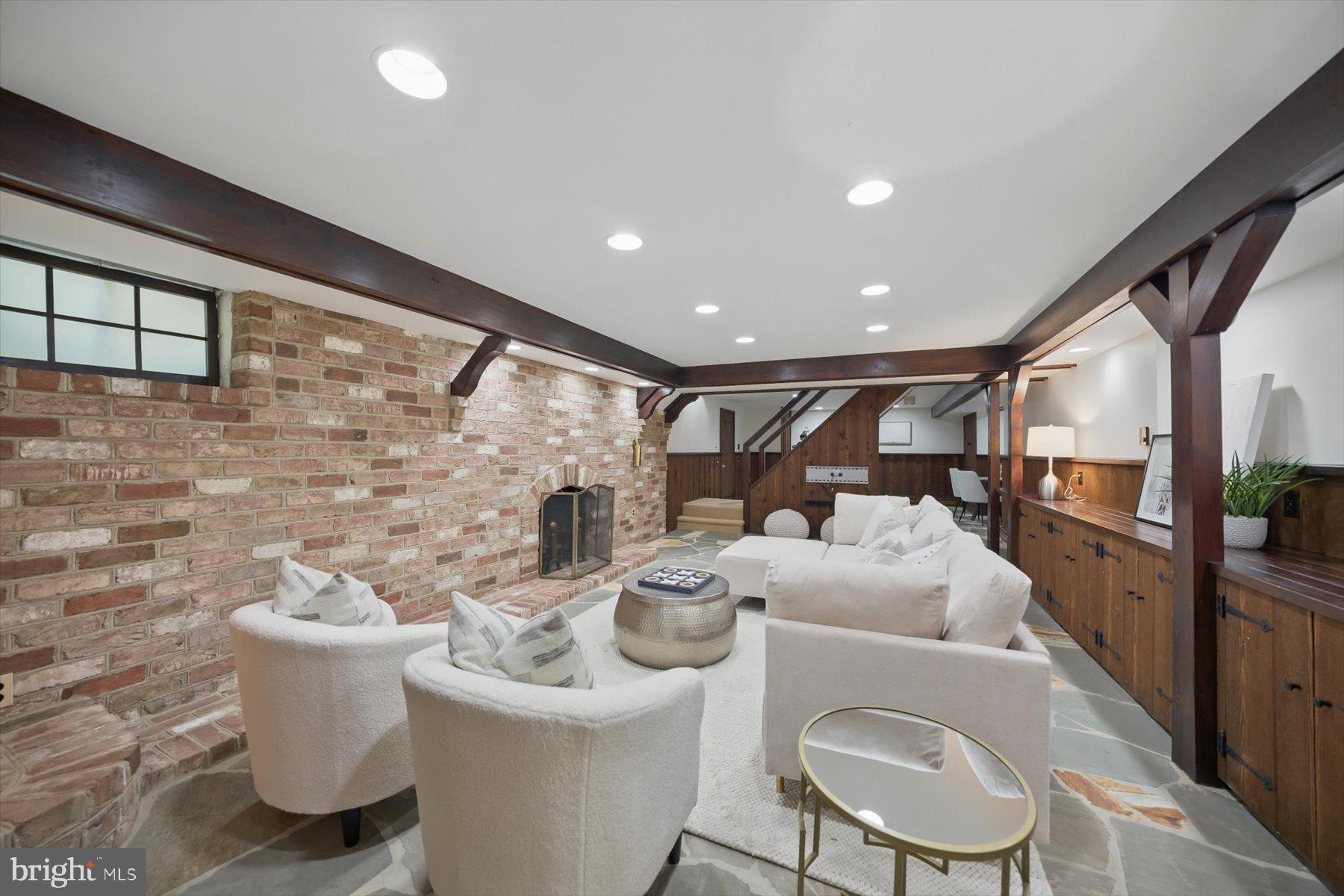 SHIRLEY WOODS - Residential