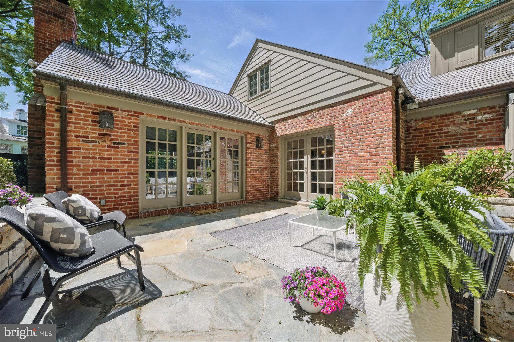 SHIRLEY WOODS - Residential