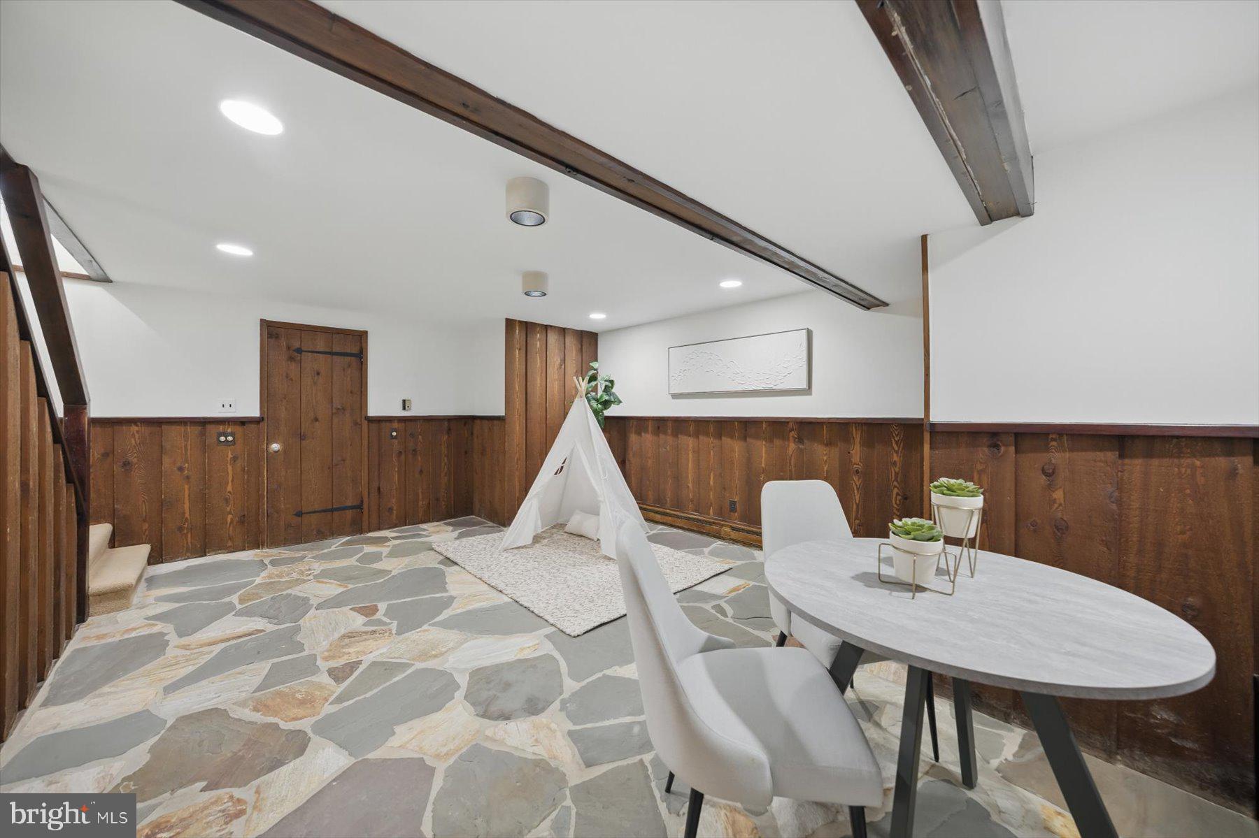 SHIRLEY WOODS - Residential