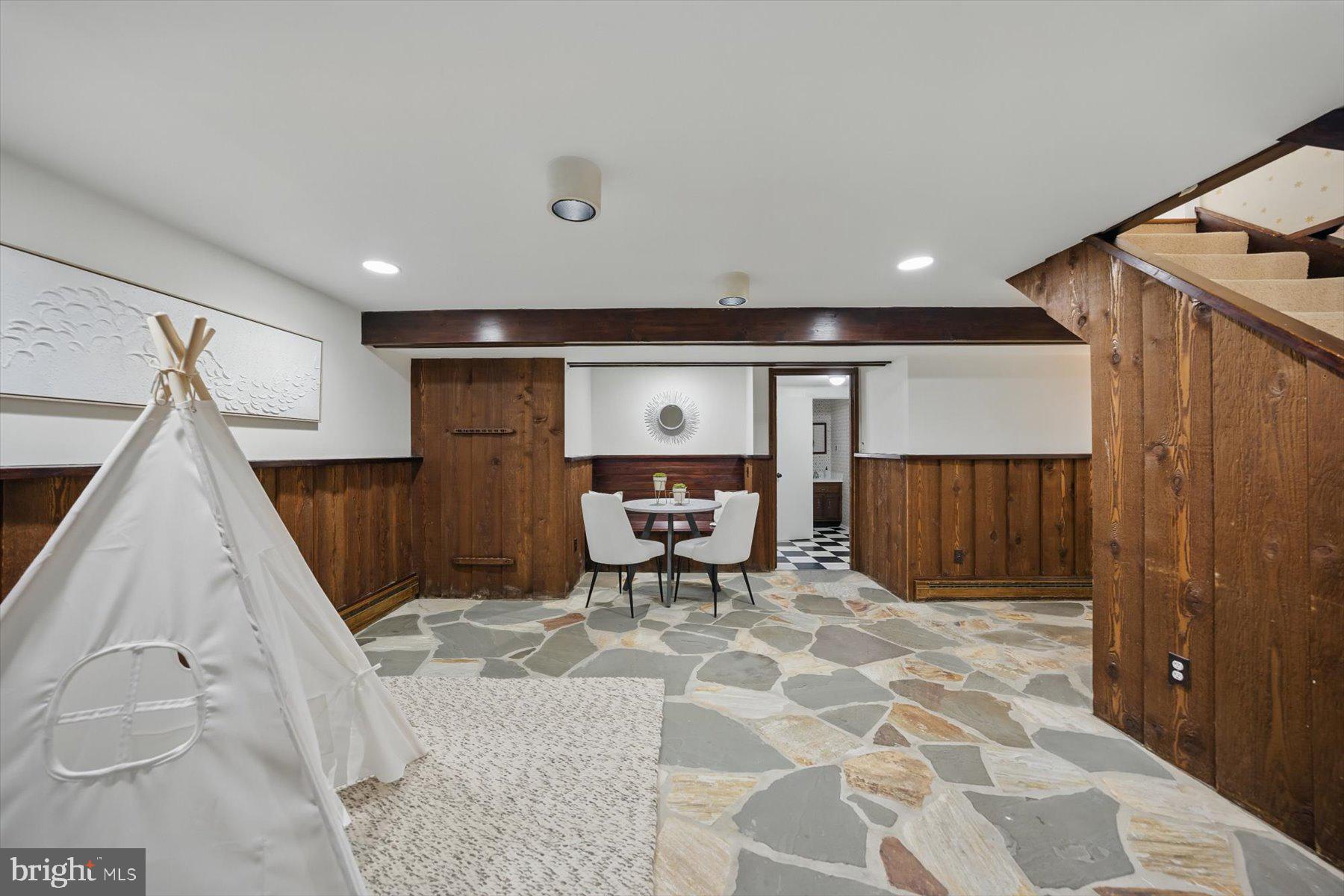 SHIRLEY WOODS - Residential