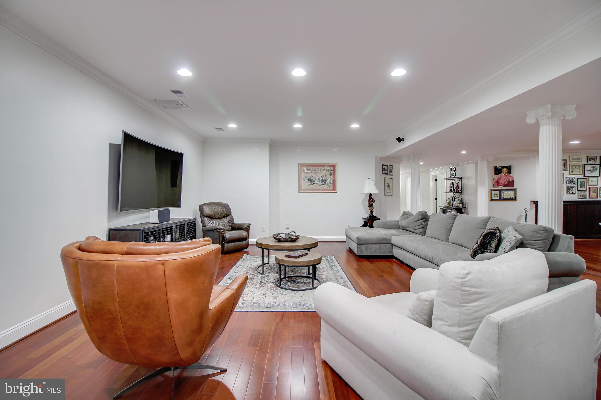 SOUTH RIVER COLONY - Residential