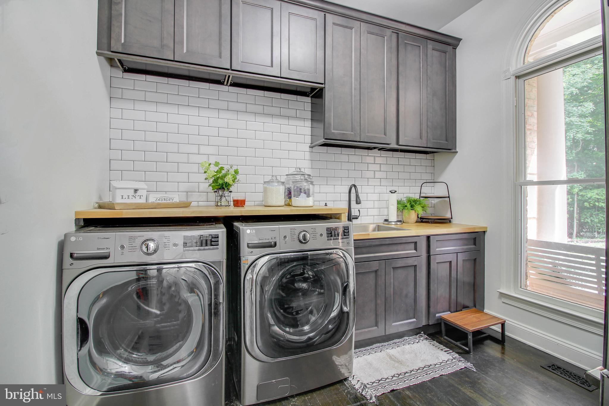 SOUTH RIVER COLONY - Residential