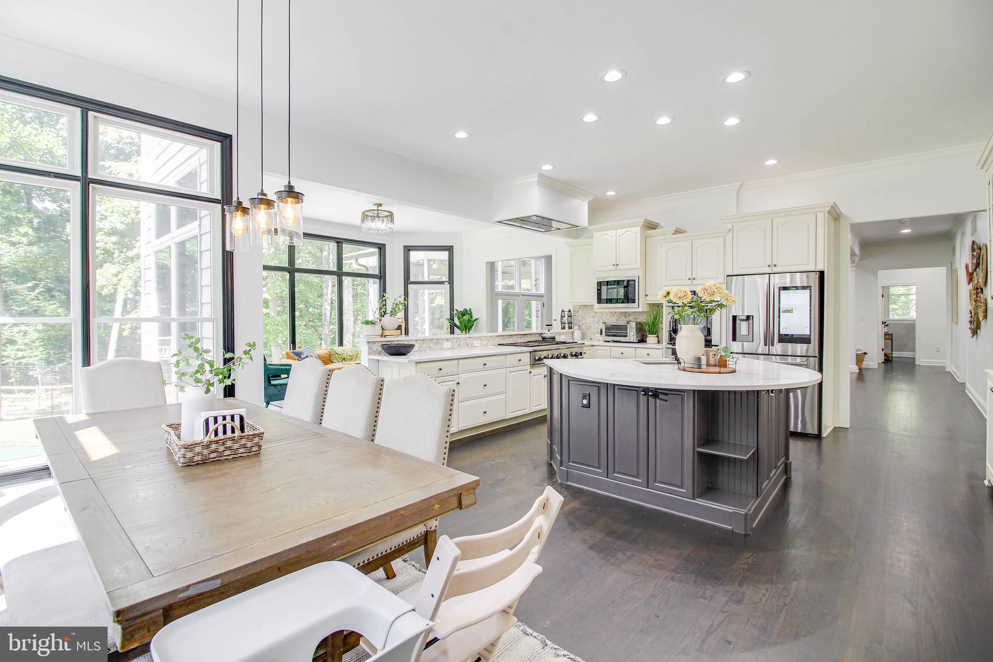 SOUTH RIVER COLONY - Residential