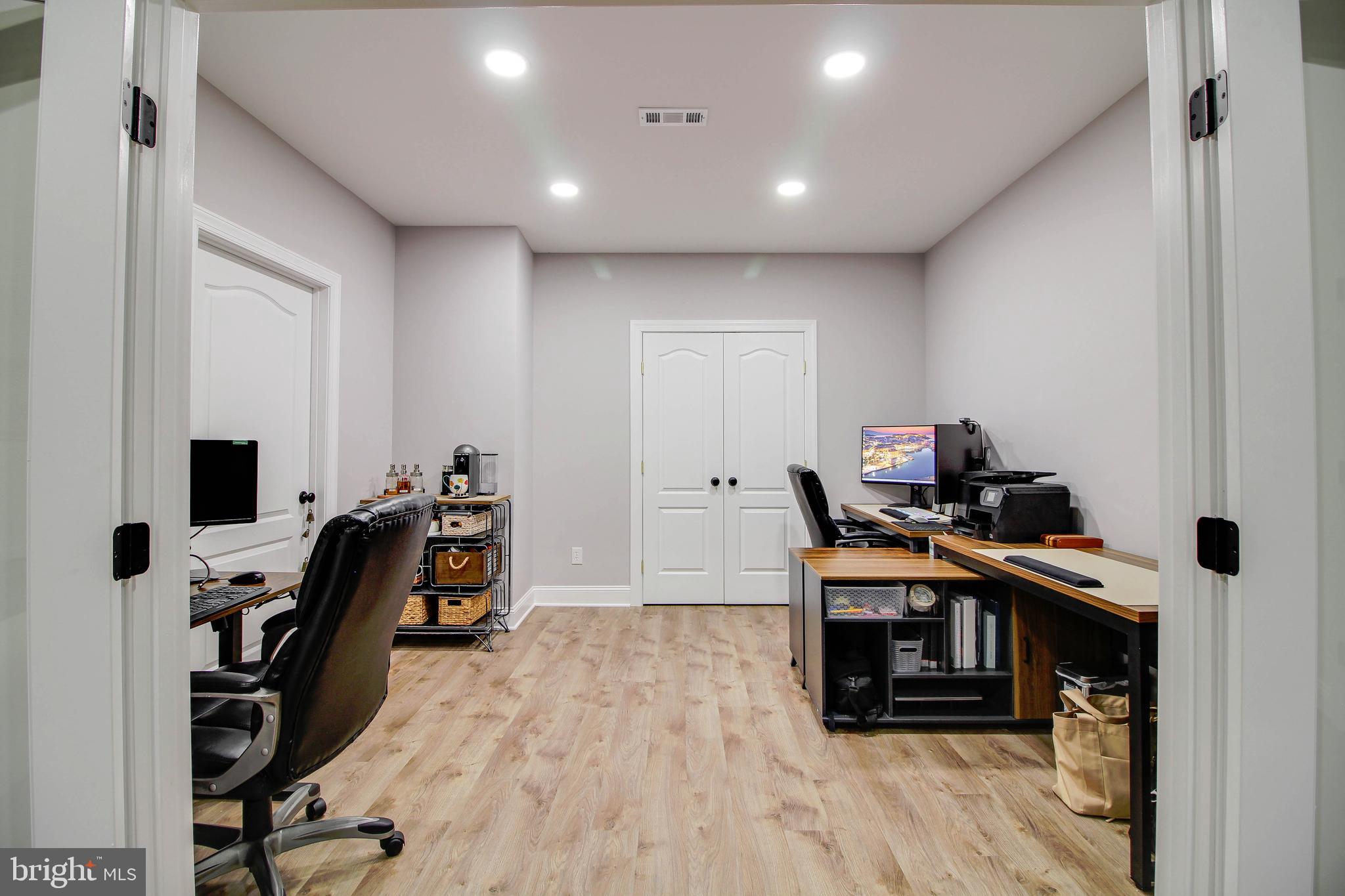 SOUTH RIVER COLONY - Residential