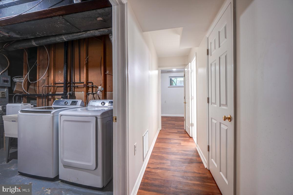 MONTROSE WOODS CODM - Residential Lease